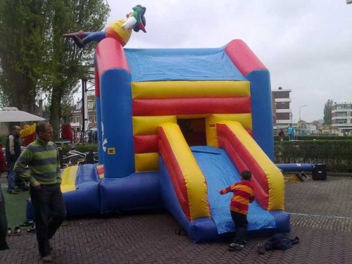 Springkussen Zeerover met glijbaan